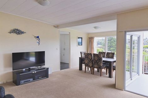 Photo of property in 18 Shanaway Rise, Hillcrest, Auckland, 0627