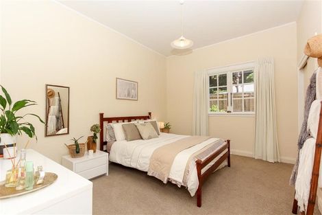 Photo of property in 24 Bracken Street, New Plymouth, 4310