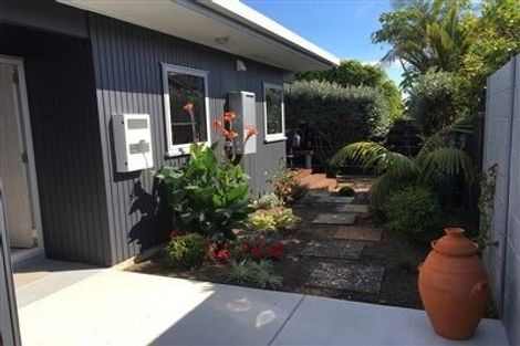 Photo of property in 25d Saltburn Road, Milford, Auckland, 0620