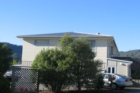 Photo of property in 8 Tiroiti Grove, Stokes Valley, Lower Hutt, 5019