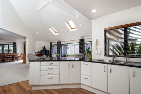 Photo of property in 5 Kahala Place, West Harbour, Auckland, 0618