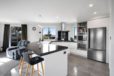 Photo of property in 9 Huetu Place, Bell Block, New Plymouth, 4312