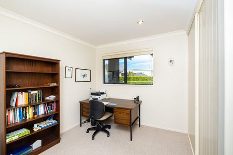 Photo of property in 8 Devine Close, Havelock North, 4130