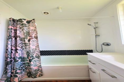 Photo of property in 15 Whiteman Road, Kawakawa, 0210