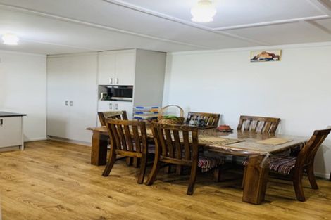 Photo of property in 3154 Great North Road, New Lynn, Auckland, 0600