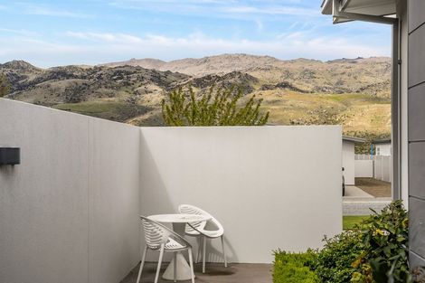 Photo of property in 15 De Bettencor Place, Mount Pisa, Cromwell, 9383