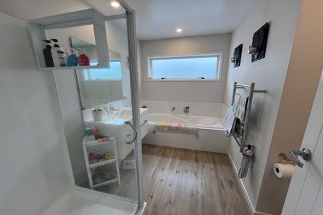 Photo of property in 8 Ruhanui Lane, Pakuranga Heights, Auckland, 2010