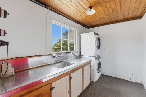 Photo of property in 6 Ridge Lane, New Plymouth, 4310