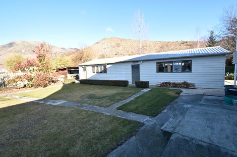 Photo of property in 17 Sutherland Road, Omarama, 9412