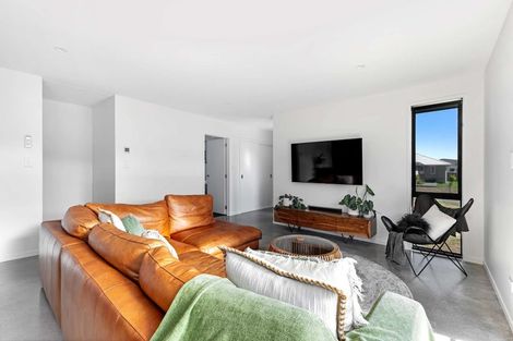 Photo of property in 1 Rehua Place, Waiwhakaiho, New Plymouth, 4312