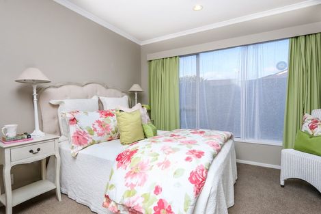 Photo of property in 37 Fratley Avenue, Farm Cove, Auckland, 2012