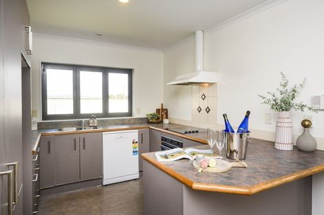 Photo of property in 9 Alpine Grove, Kelvin Grove, Palmerston North, 4414