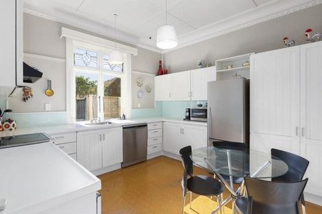 Photo of property in 16 Lawson Street, Roslyn, Dunedin, 9011