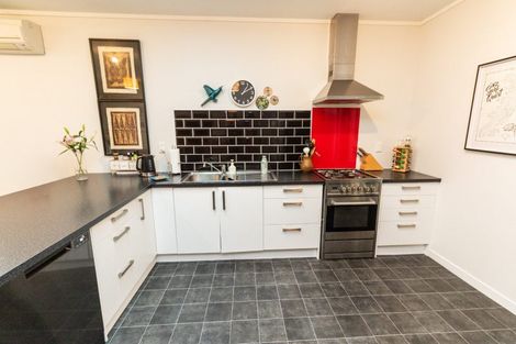 Photo of property in 2 Akatea Street, Berhampore, Wellington, 6023