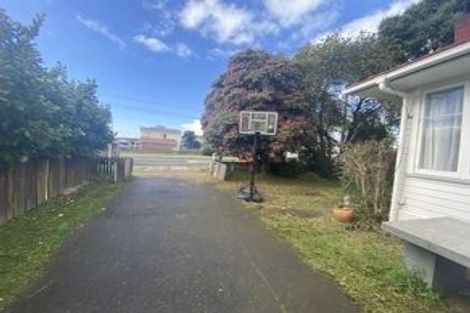 Photo of property in 51 Beach Road, Te Atatu Peninsula, Auckland, 0610