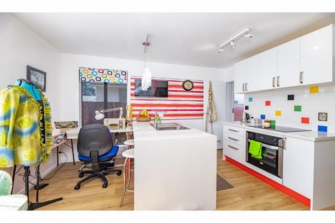 Photo of property in 2/97 Hay Street, Bromley, Christchurch, 8062