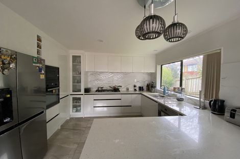 Photo of property in 208 Botany Road, Botany Downs, Auckland, 2010