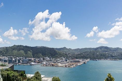 Photo of property in 8 Robieson Lane, Roseneath, Wellington, 6011