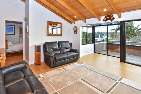 Photo of property in 2/112 Litten Road, Cockle Bay, Auckland, 2014