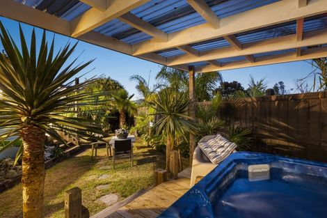 Photo of property in 2 Island View Terrace, Waikanae Beach, Waikanae, 5036