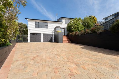 Photo of property in 8 Hillview Crescent, Paparangi, Wellington, 6037