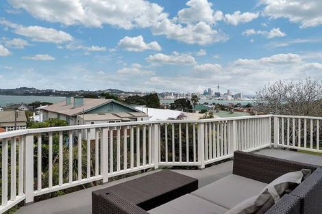 Photo of property in 2/15a Kerr Street, Devonport, Auckland, 0624