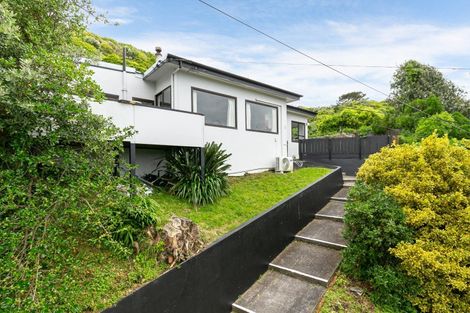 Photo of property in 5 Houghton Bay Road, Houghton Bay, Wellington, 6023