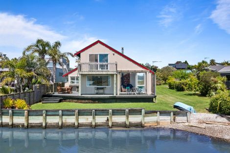 Photo of property in 38 The Terrace, Herald Island, Auckland, 0618