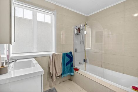 Photo of property in 1/5 Seabrook Avenue, New Lynn, Auckland, 0600