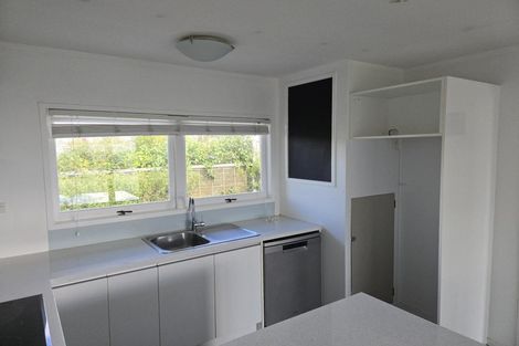 Photo of property in 2/77 Old Lake Road, Narrow Neck, Auckland, 0624