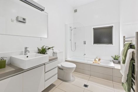 Photo of property in 17 Saddleback Grove, Karori, Wellington, 6012