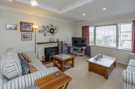 Photo of property in 16 Chester Street, Levin, 5510