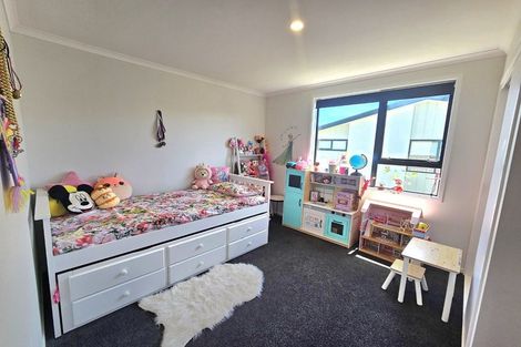 Photo of property in 25 Discovery Place, Marfell, New Plymouth, 4310