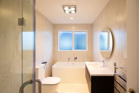 Photo of property in 6 Cara Avenue, Kumeu, 0810