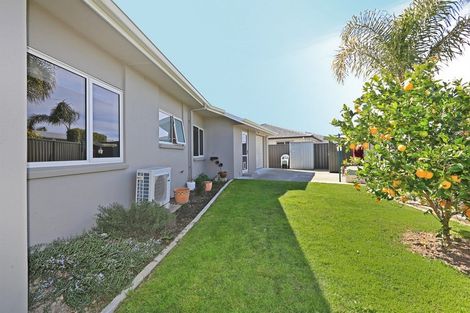 Photo of property in 15 Akaroa Road, Poraiti, Napier, 4112