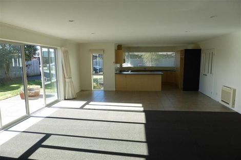 Photo of property in 25 Mataroa Place, Parklands, Christchurch, 8083