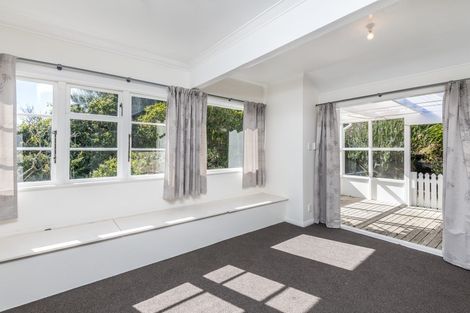 Photo of property in 11 Miles Crescent, Newlands, Wellington, 6037