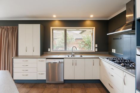 Photo of property in 12 Johnstone Drive, Fitzherbert, Palmerston North, 4410