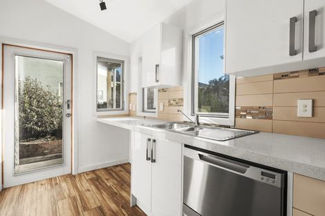 Photo of property in 7 Fallowfield Avenue, Mount Victoria, Wellington, 6011