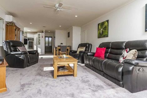 Photo of property in 2 Milton Road, Orewa, 0931