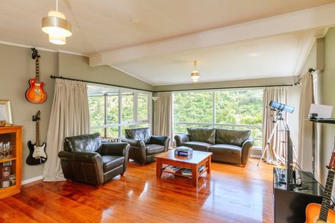 Photo of property in 64 Pomare Road, Tirohanga, Lower Hutt, 5010