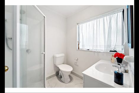 Photo of property in 2/5 Anne Road, Hillcrest, Auckland, 0627