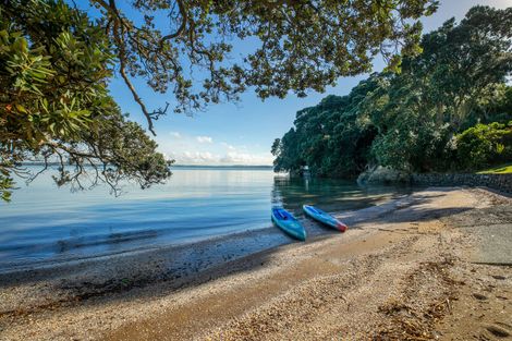 Photo of property in 16 Harbour View Road, Point Chevalier, Auckland, 1022