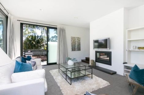 Photo of property in 16 Appleby Road, Albany, Auckland, 0632