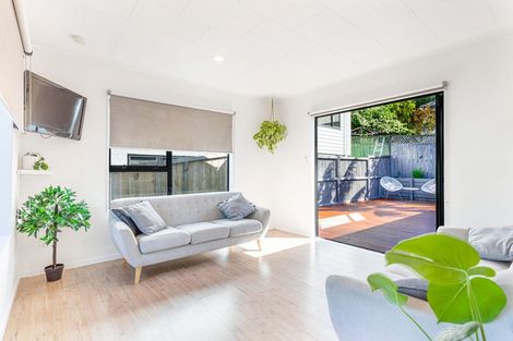 Photo of property in 10 Amery Place, West Harbour, Auckland, 0618