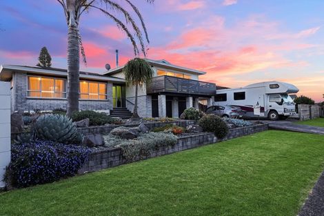 Photo of property in 11 Endeavour Avenue, Welcome Bay, Tauranga, 3112