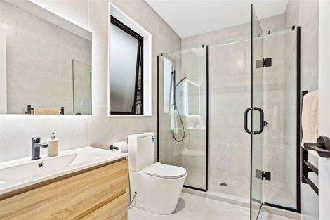 Photo of property in 37 Vinistra Road, Kumeu, 0810