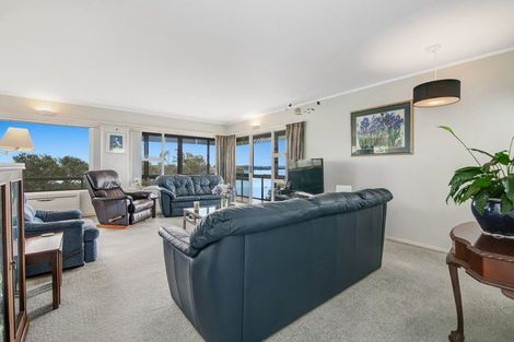 Photo of property in 23 Roberts Road, Matakatia, Whangaparaoa, 0930