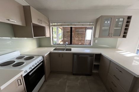 Photo of property in 26 Orinda Close, Botany Downs, Auckland, 2010