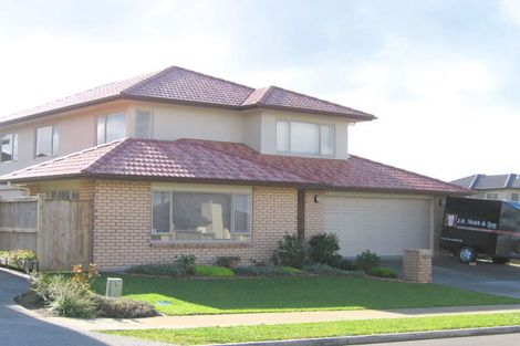 Photo of property in 28 Speyside Crescent, Flat Bush, Auckland, 2016